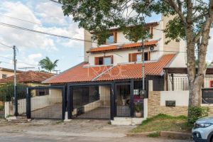 Casa com 215m², 3 dormitórios, 3 suítes, 2 vagas, no bairro Tristeza em Porto Alegre