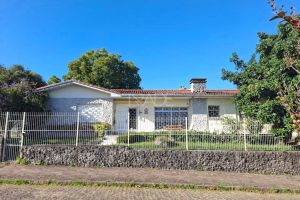 Casa com 225m², 4 dormitórios, 2 suítes, 4 vagas, no bairro Tristeza em Porto Alegre