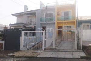 Casa com 100m², 2 dormitórios, 1 suíte, 1 vaga, no bairro Guarujá em Porto Alegre
