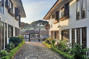 Casa em Condomínio com 142m², 3 dormitórios, 1 suíte, 2 vagas, no bairro Tristeza em Porto Alegre