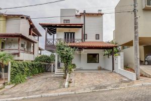 Casa em Condomínio com 195m², 3 dormitórios, 1 suíte, 3 vagas, no bairro Hípica em Porto Alegre