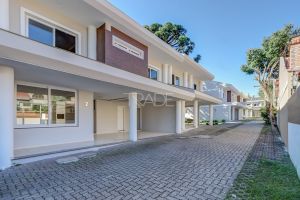 Casa em Condomínio com 217m², 3 dormitórios, 3 suítes, 2 vagas, no bairro Pedra Redonda em Porto Alegre