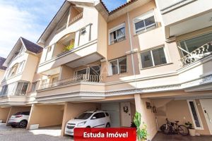 Casa em Condomínio com 230m², 3 dormitórios, 1 suíte, 2 vagas, no bairro Pedra Redonda em Porto Alegre