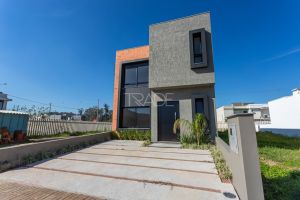Casa em Condomínio com 136m², 3 dormitórios, 1 suíte, 2 vagas, no bairro Lagos de Nova Ipanema em Porto Alegre
