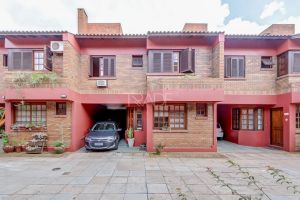 Casa em Condomínio com 173m², 3 dormitórios, 1 suíte, 2 vagas, no bairro Pedra Redonda em Porto Alegre