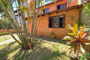 Casa com 196m², 3 dormitórios, 1 suíte, 4 vagas, no bairro Ipanema em Porto Alegre