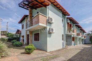 Casa em Condomínio com 118m², 3 dormitórios, 1 suíte, 1 vaga, no bairro Cristal em Porto Alegre