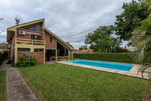 Casa com 308m², 4 dormitórios, 1 suíte, 3 vagas, no bairro Ipanema em Porto Alegre