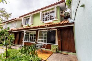 Casa em Condomínio com 80m², 2 dormitórios, 1 vaga, no bairro Tristeza em Porto Alegre