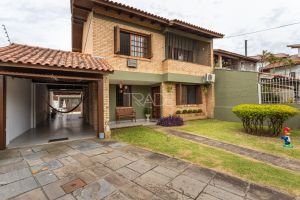 Casa com 201m², 4 dormitórios, 1 suíte, 3 vagas, no bairro Ipanema em Porto Alegre
