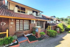Casa em Condomínio com 95m², 2 dormitórios, 1 vaga, no bairro Cavalhada em Porto Alegre