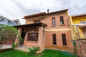 Casa com 267m², 3 dormitórios, 1 suíte, 4 vagas, no bairro Ipanema em Porto Alegre