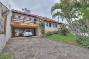 Casa com 230m², 4 dormitórios, 1 suíte, 4 vagas, no bairro Jardim Isabel em Porto Alegre