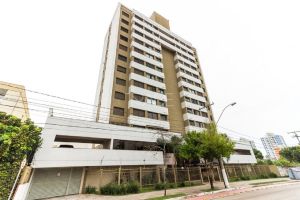 Apartamento com 70m², 2 dormitórios, 1 suíte, 2 vagas, no bairro Menino Deus em Porto Alegre