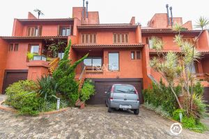 Casa em Condomínio com 384m², 3 dormitórios, 1 suíte, 2 vagas, no bairro Cristal em Porto Alegre