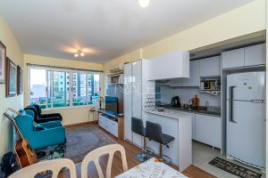 Apartamento com 56m², 2 dormitórios, 1 suíte, 1 vaga, no bairro Tristeza em Porto Alegre