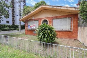 Casa com 160m², 3 dormitórios, 1 suíte, 2 vagas, no bairro Tristeza em Porto Alegre