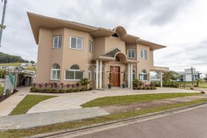 Casa em Condomínio com 345m², 3 dormitórios, 3 suítes, 4 vagas, no bairro Alphaville em Porto Alegre
