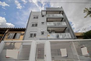 Cobertura com 76m², 2 dormitórios, 1 suíte, 1 vaga, no bairro Menino Deus em Porto Alegre