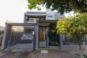 Casa com 190m², 3 dormitórios, 3 suítes, 2 vagas, no bairro Camaquã em Porto Alegre